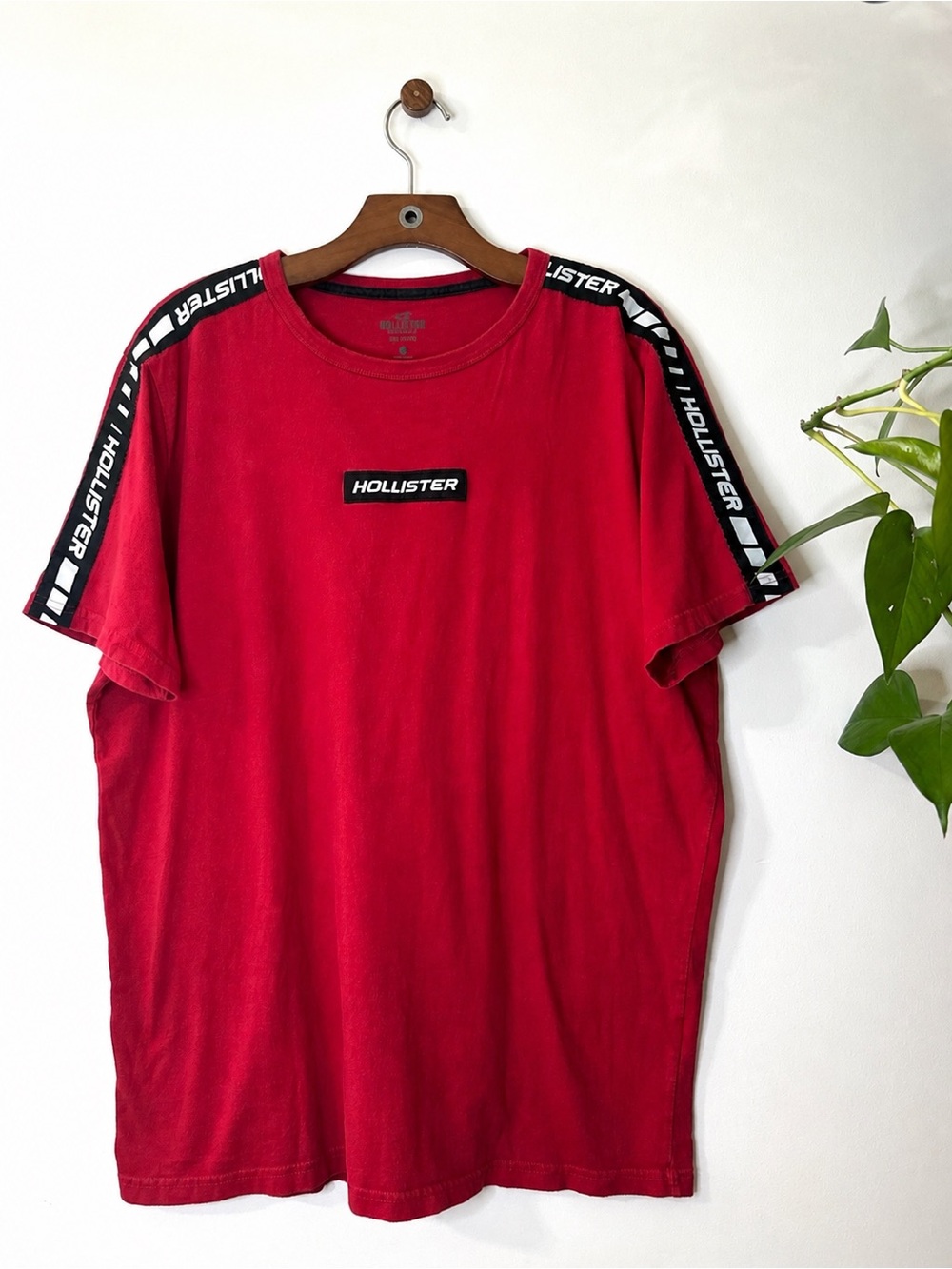 Hollister Logo Tape Sleeve Graphic T-Shirt Red Men’s XL